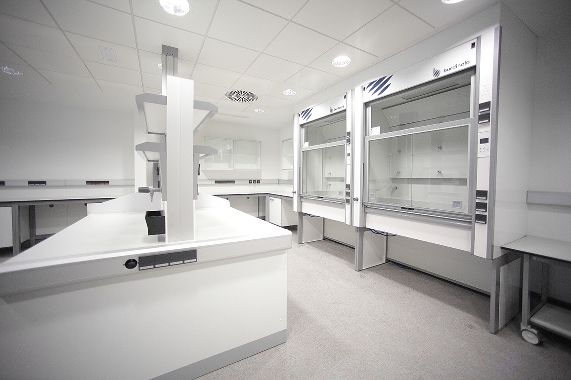 Fume cupboards in the HUCA Research Laboratory designed and installed by Burdinola. 