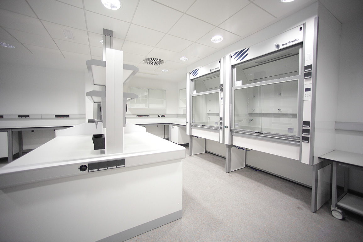 HUCA. Asturias. Vitrinas de aspiración de gases