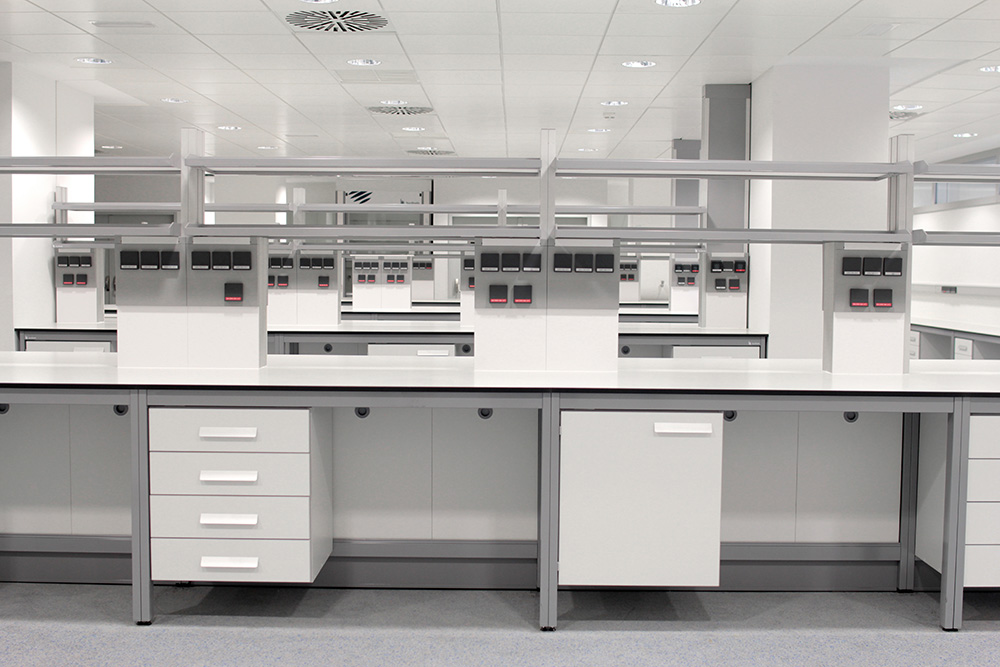 HUCA. Asturias. Laboratory benches and service systems