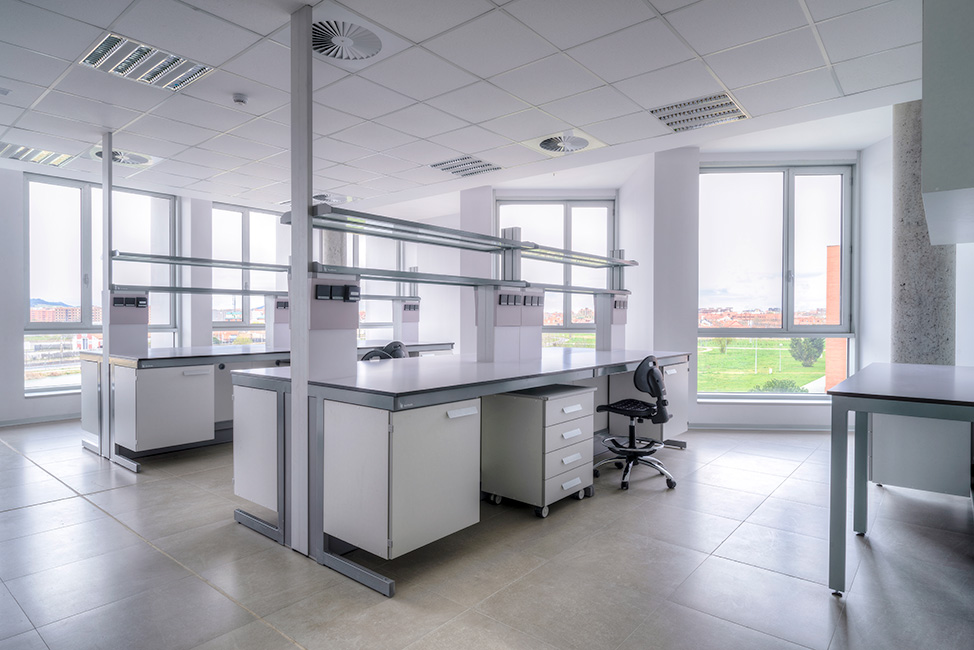 LUCIA. University of Valladolid. Laboratory benches