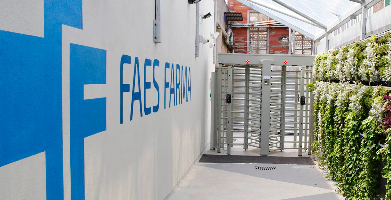 Faes Farma. Image of the entrance to the facilities of the Spanish pharmaceutical company.