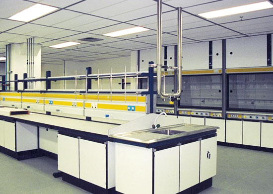 Photo d’un laboratoire modulaire en 1990
