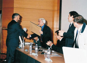 Presentation of the award to Mr. Juán Ramón González Velasco